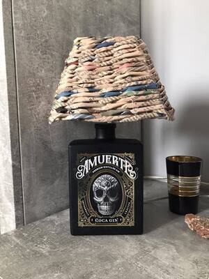 Lampada Bottiglia Eco-Friendly con Paralume in Carta Riciclata Intrecciata
