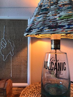 Lampada Bottiglia Eco-Friendly con Paralume in Carta Riciclata Intrecciata