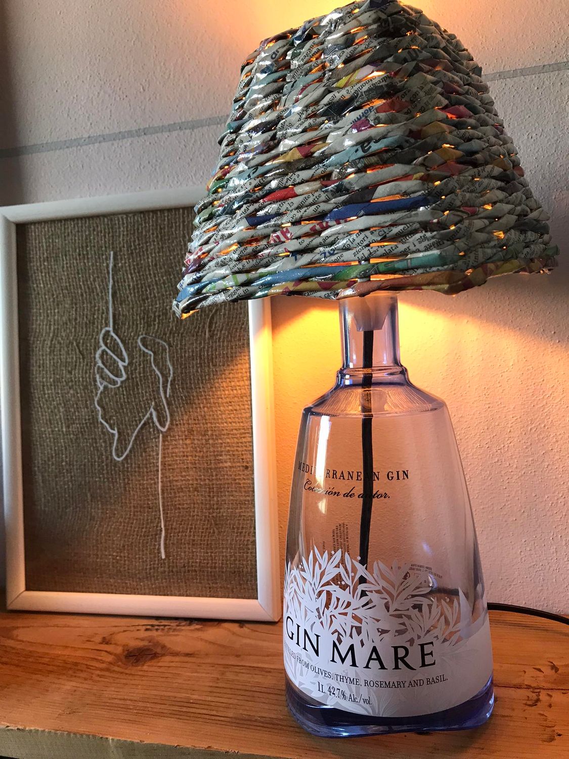 Lampada Bottiglia Eco-Friendly con Paralume in Carta Riciclata Intrecciata