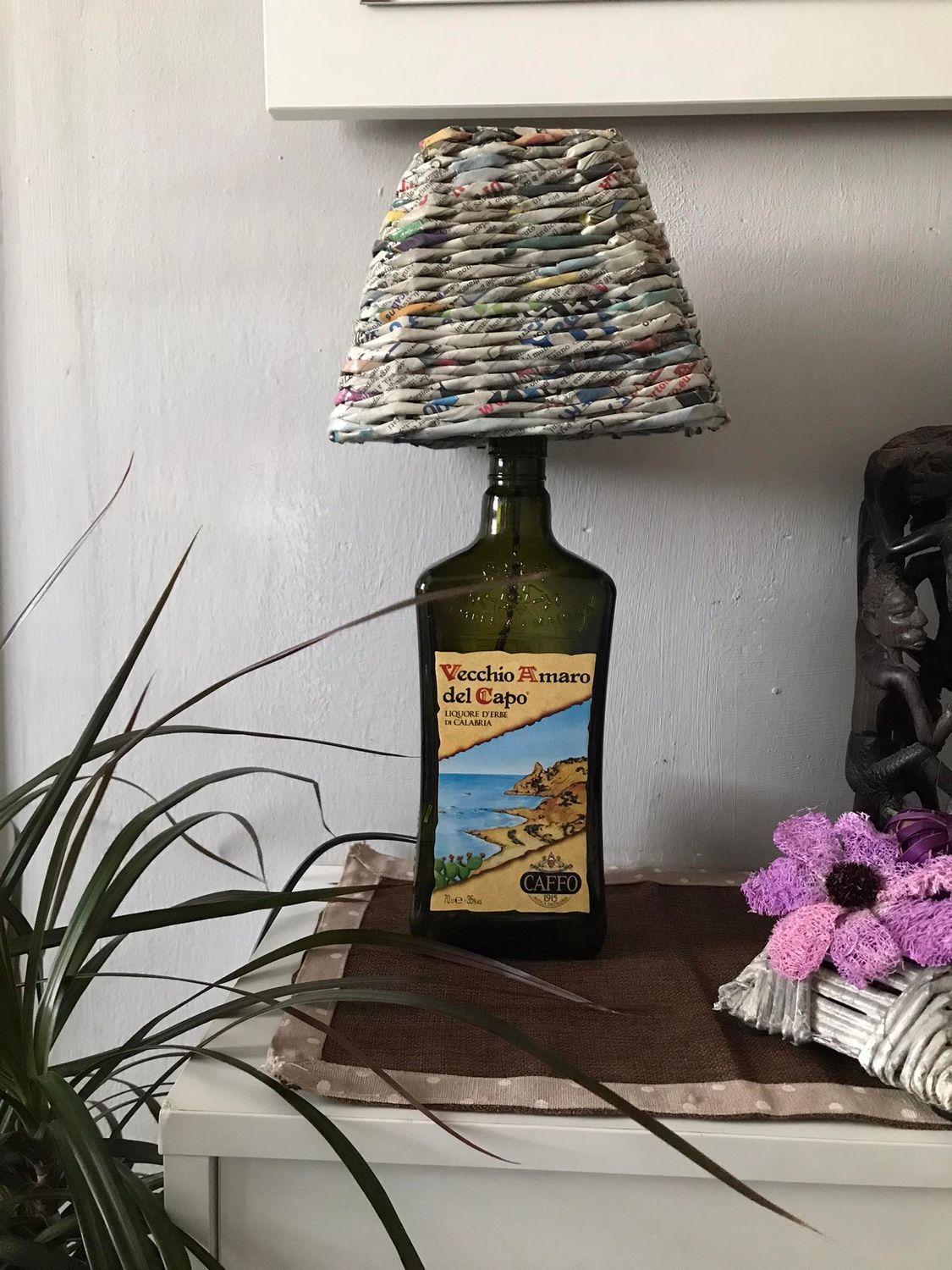 Lampada Bottiglia Eco-Friendly con Paralume in Carta Riciclata Intrecciata
