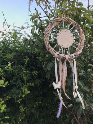 Acchiappasogni Artigianale con Mandala in Decoupage e Decorazioni in Tessuto, Infuso con Energia Reiki