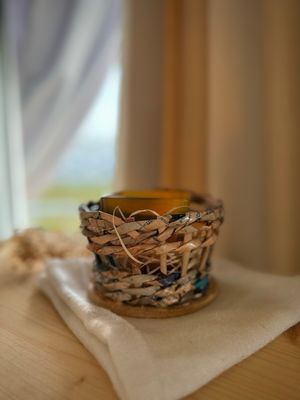 Candele Artigianali Profumate “Momenti di Luce” – Contenitore Vintage in Carta Riciclata