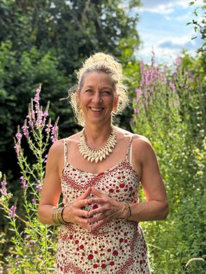 **DANSE** **CHAMANISME***** 24 (soir)-25-26/10/25 - ATELIER - L’Art de l’Émerveillement : entre Danse Sensible et Chamanisme - Véronique LINCLAU et Barbara WILLEMS