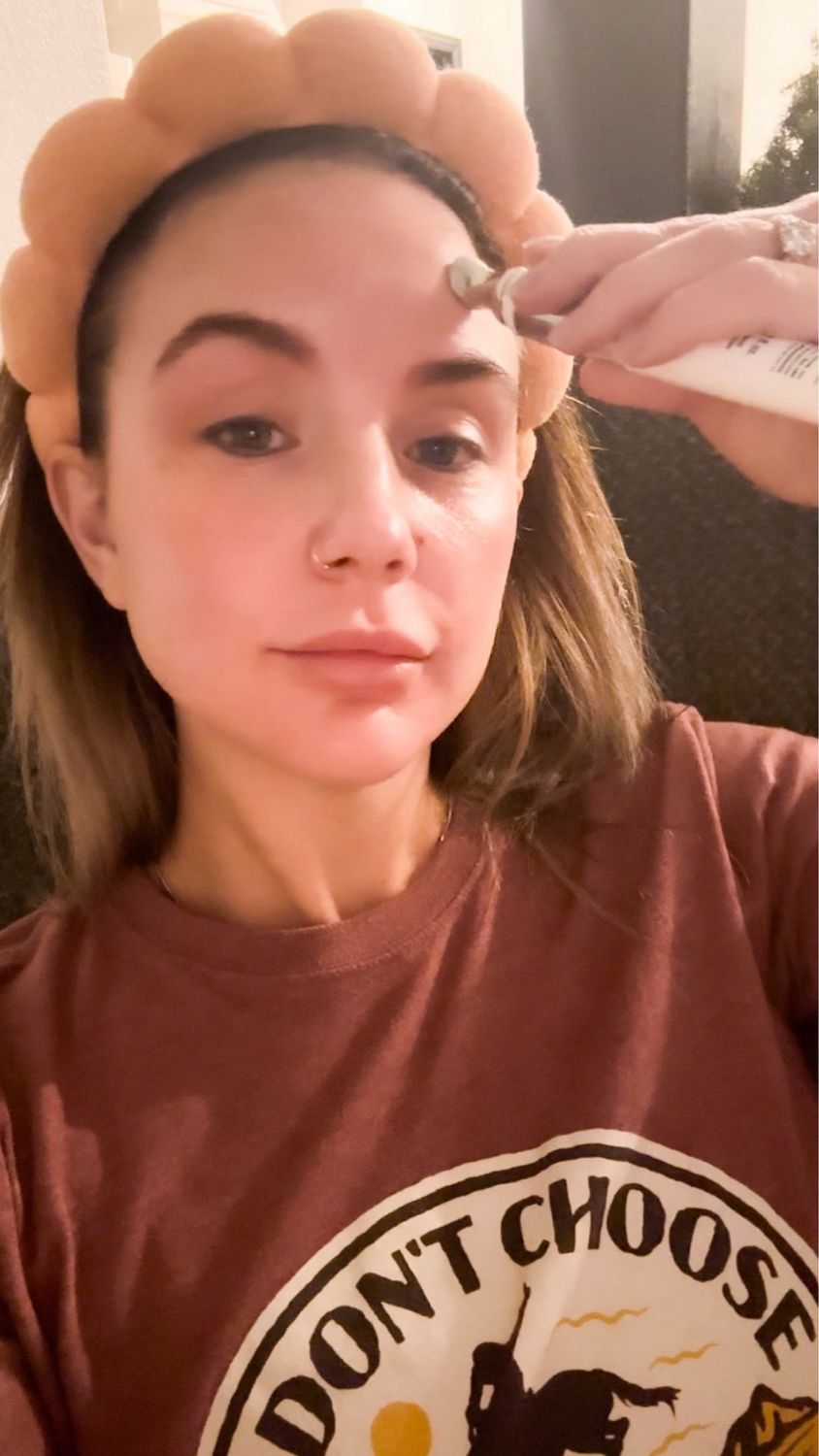 Vibrating Eye Tool With Complex Eye Cream