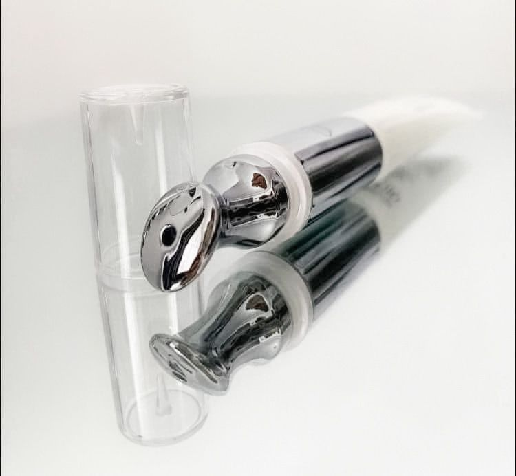 Vibrating Eye Tool With Complex Eye Cream