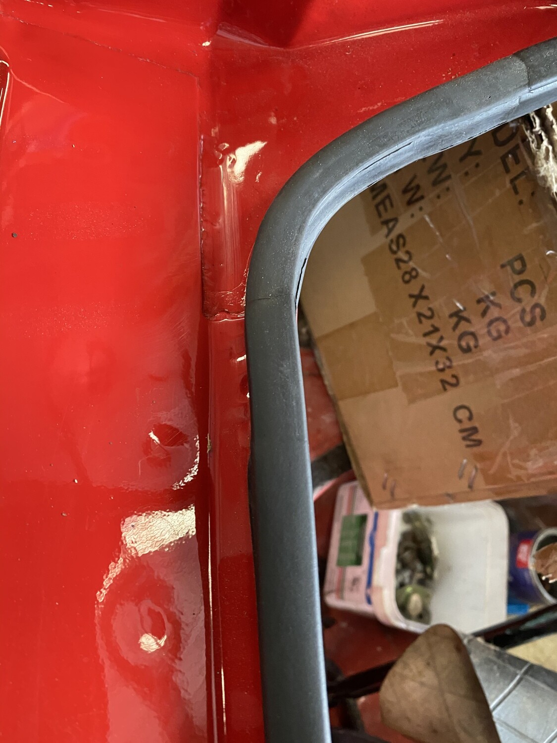 Main inner rear hatch seal