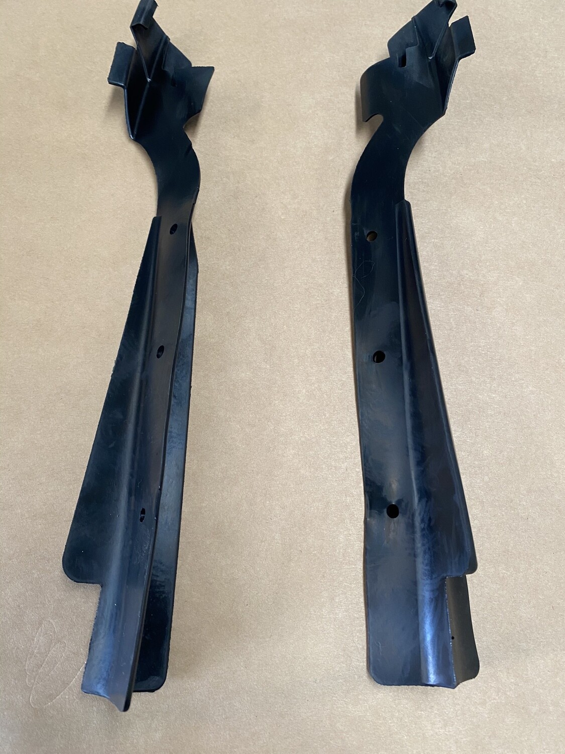 Rubber seal Gaurd to Fender