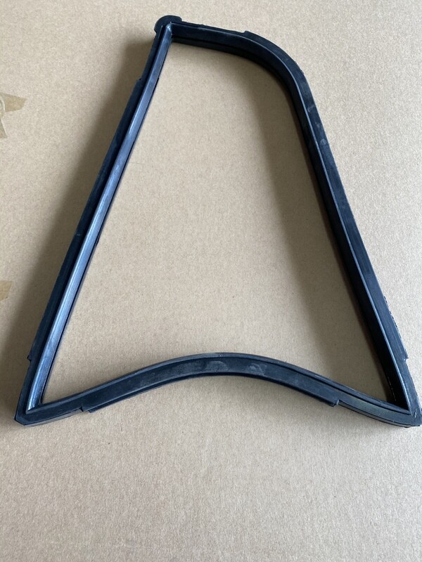 Quarter glass inner seal