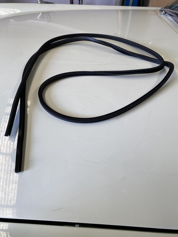 Outer hatch seal 1 piece