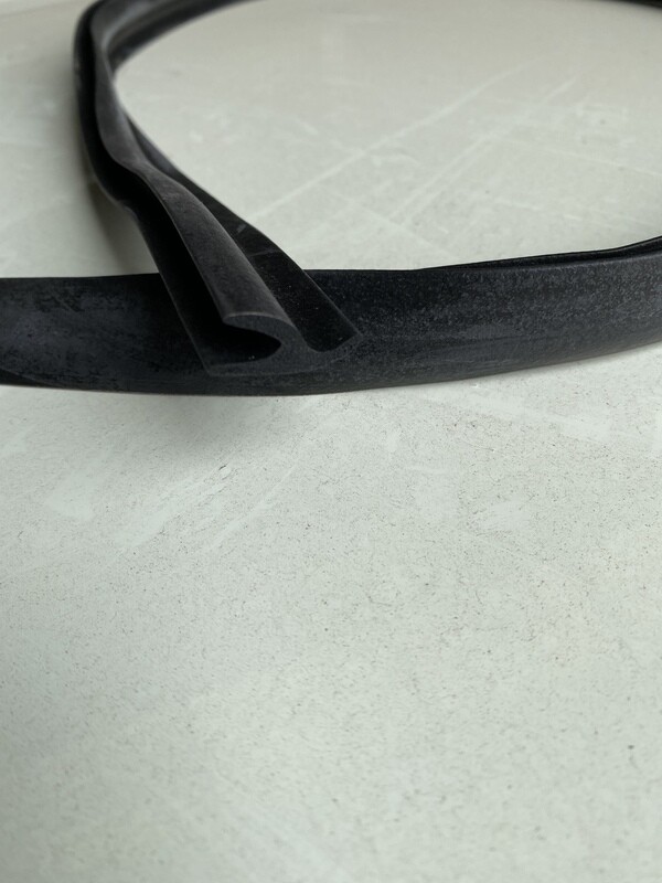 Cowl seal 240z 260z