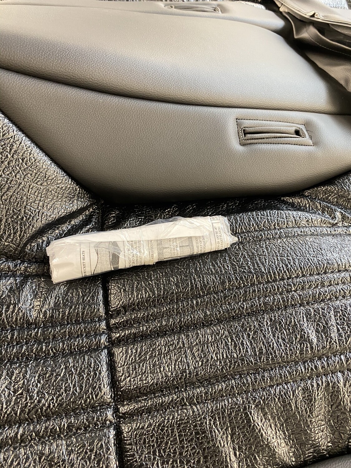 Rear seat 260z 2/2