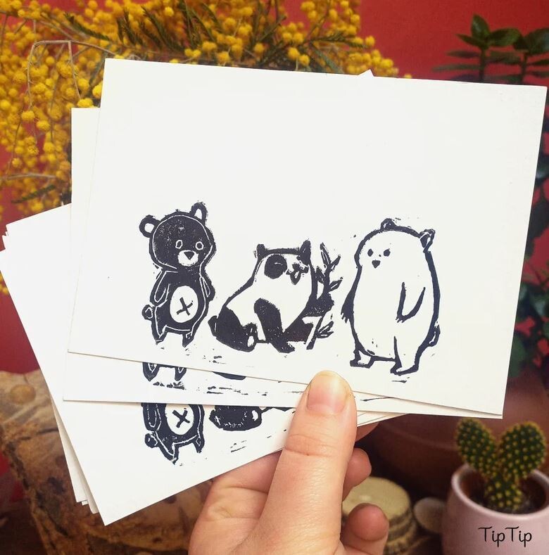 Une Linogravure de 3 animaux mignons : un ours brun, un panda et un ours blanc ~