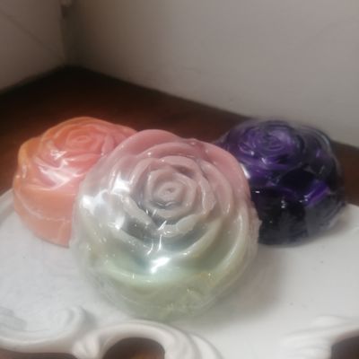 Lot de 12 savons fleurs