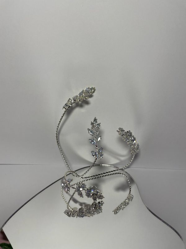 Asmira Hand Accessory