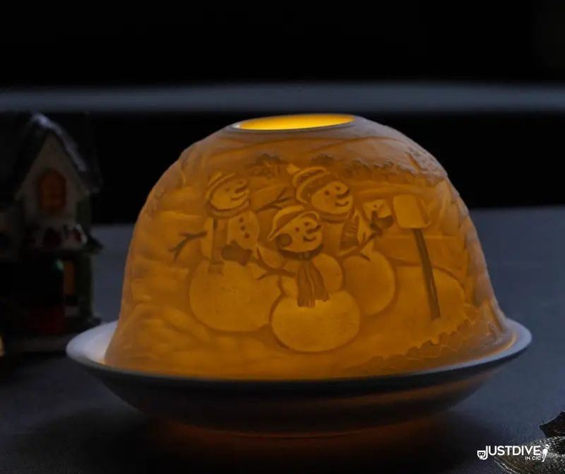 Snowy Smiles – Porcelain Tealight Dome