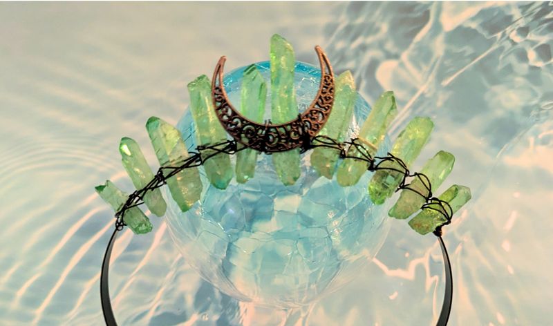 Green crystal tiara Green crystal tiara