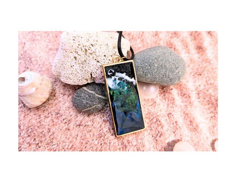Emerald Kelp Drop Pendant Emerald Kelp Drop Pendant