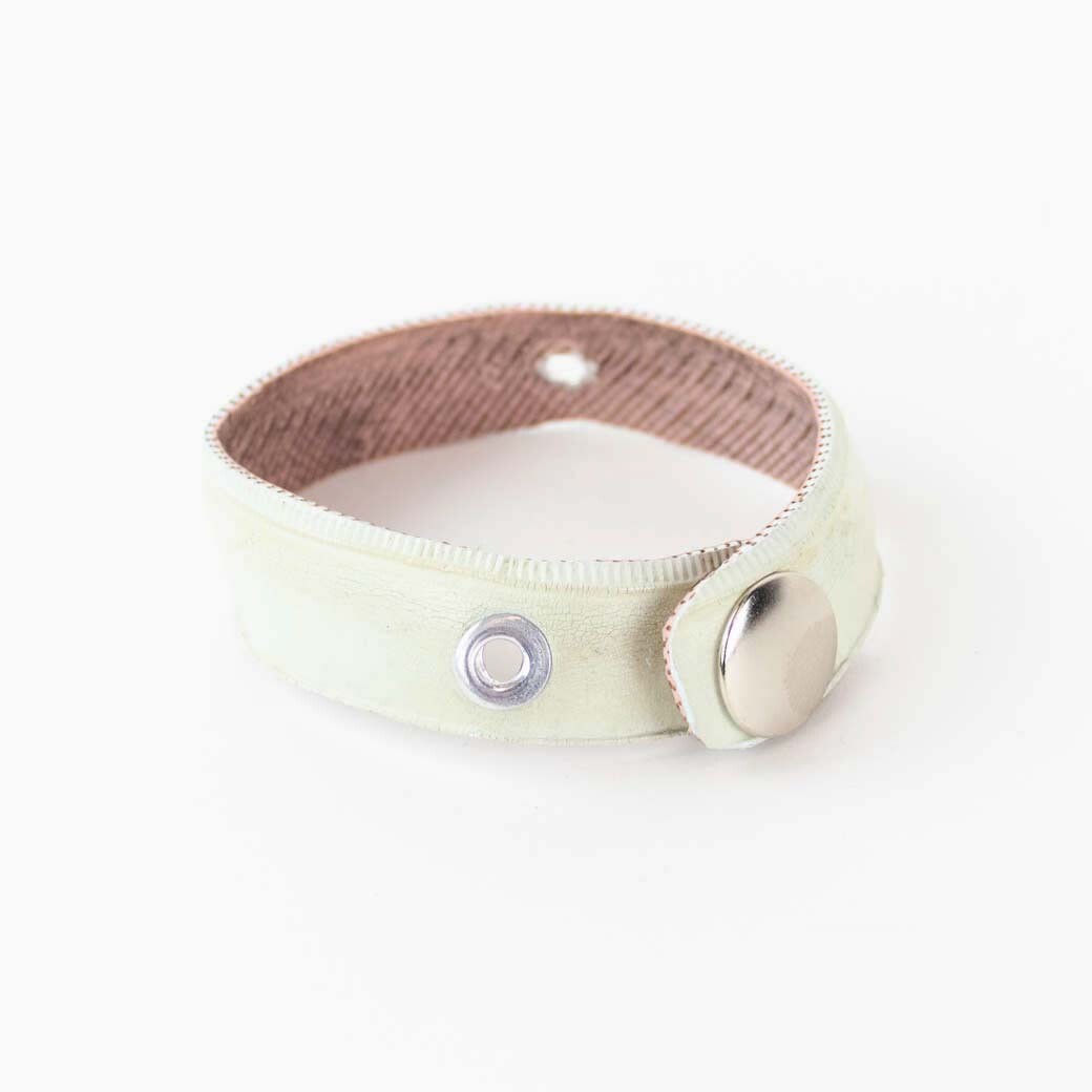 White with Rivets, bracelet FLIA079
