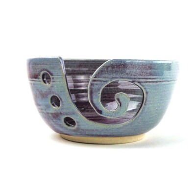 Yarn Bowl Cranberry Spiral, ceramic BICE192