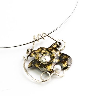 Small Cosmo with Pearl Round Omega, necklace TRYL170