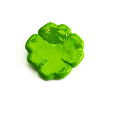 Clover, clay pin MERA003