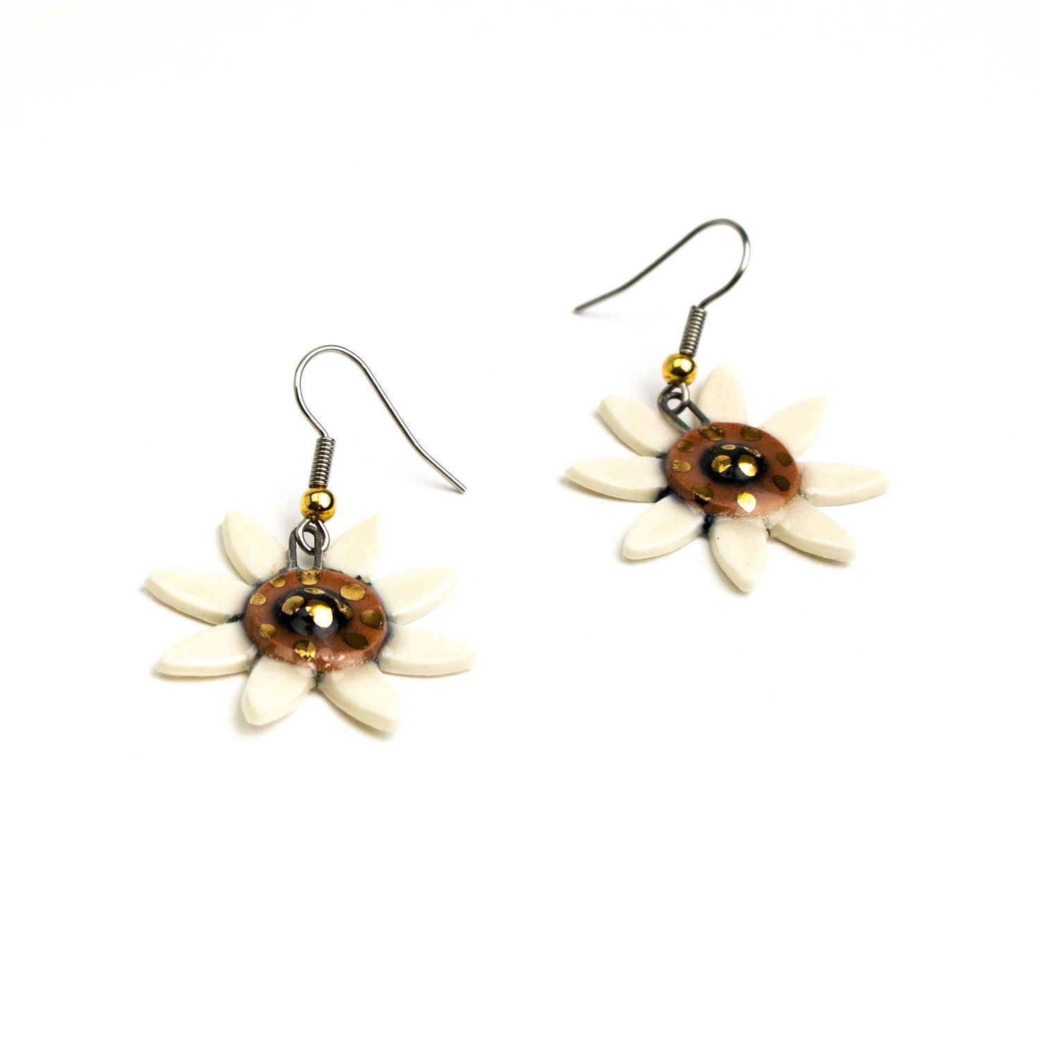 Daisy with Gold Center, ceramic earrings SNYB097