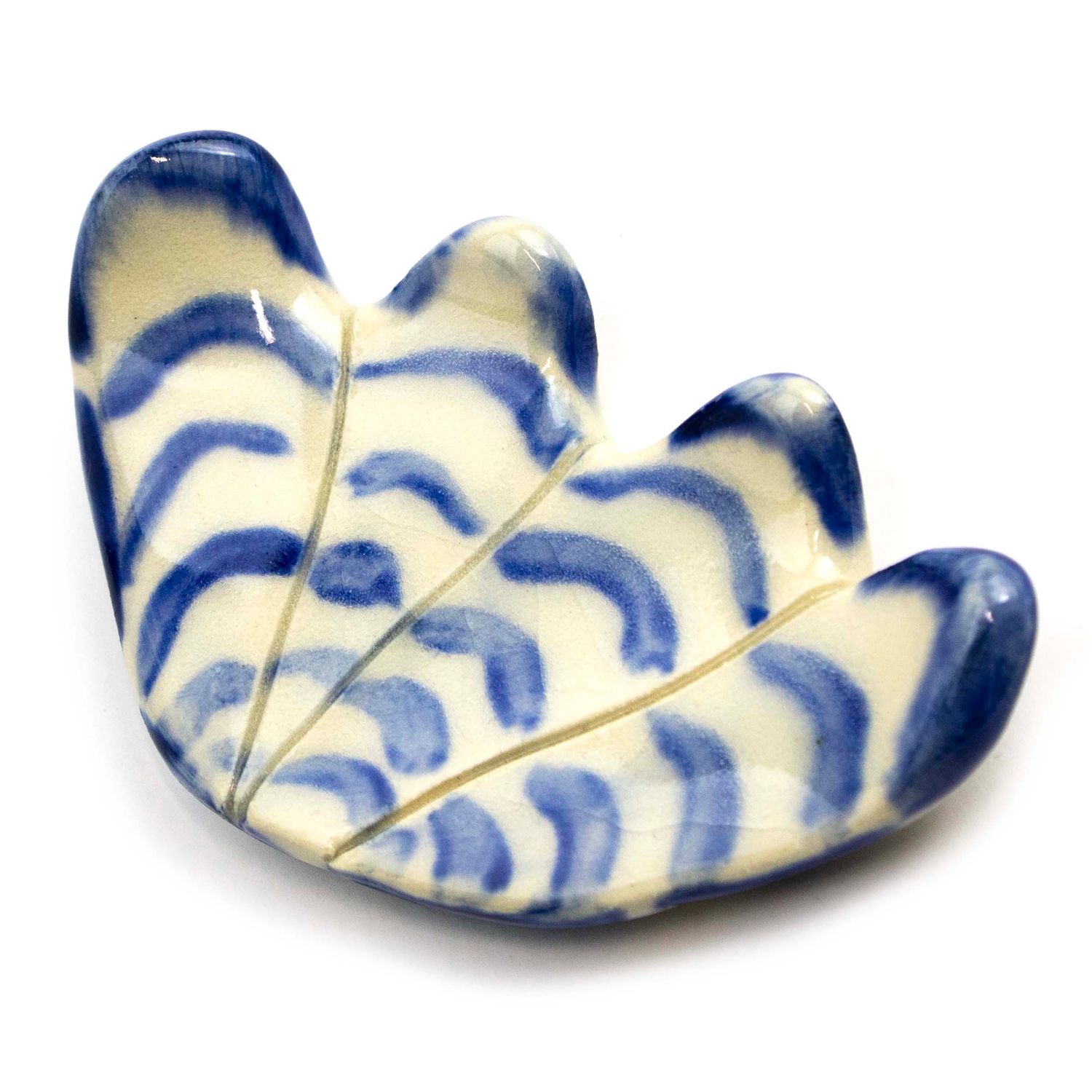 Blue and White Organic Form, ceramic magnet ROHG025