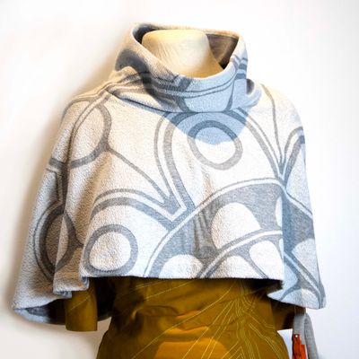 Dome Capelet in Grey, cape SHER159