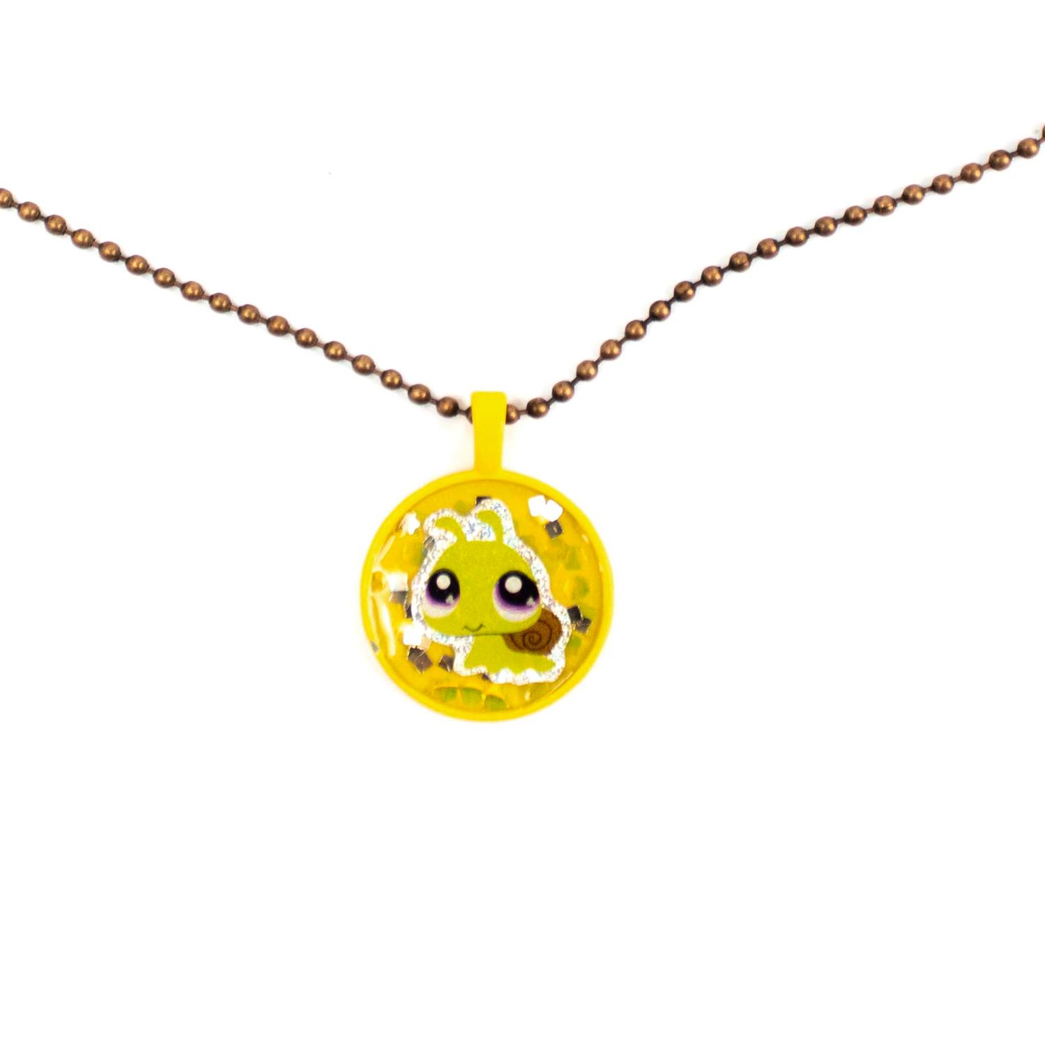 Turtle on Yellow Circle, necklace LAPR716
