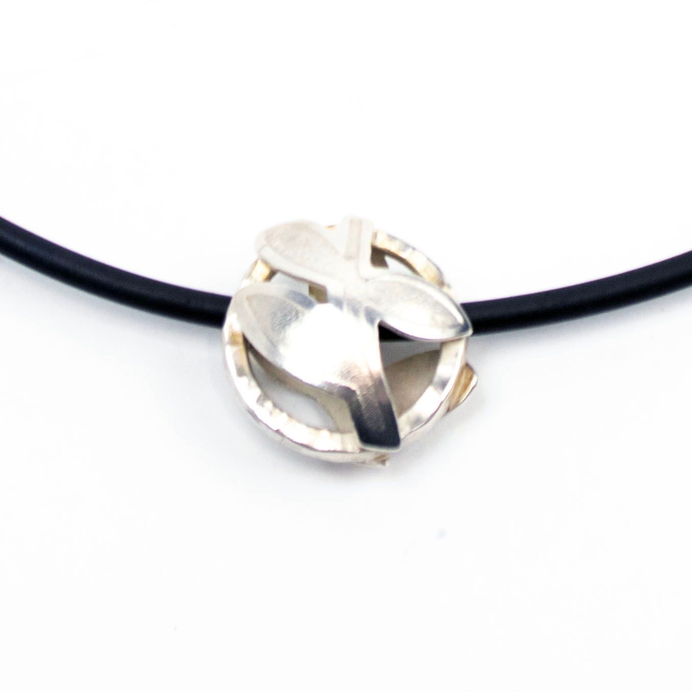 Flower Leaf Round Pendant, necklace BRYH687
