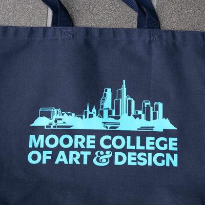 Tote Skyline: Large Navy Turquoise logo