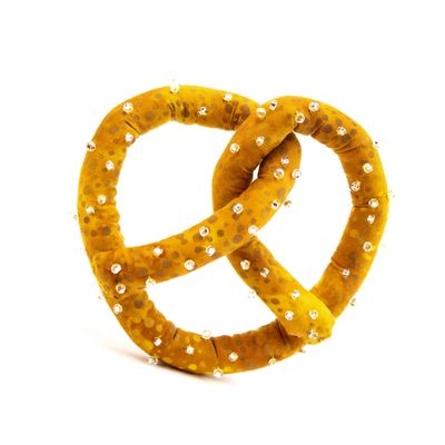 Golden, soft sculpture pretzel HIRC404