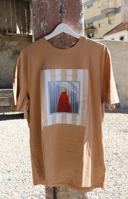 T-shirt 'FEEL IT TRUST IT'