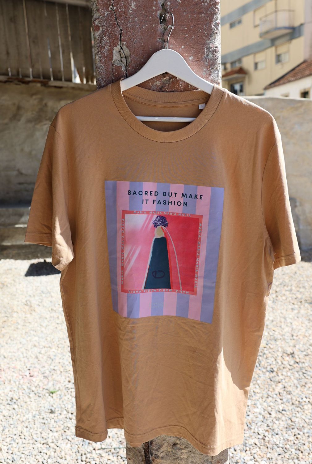 T-Shirt 'SACRED BUT MAKE IT FASHION'