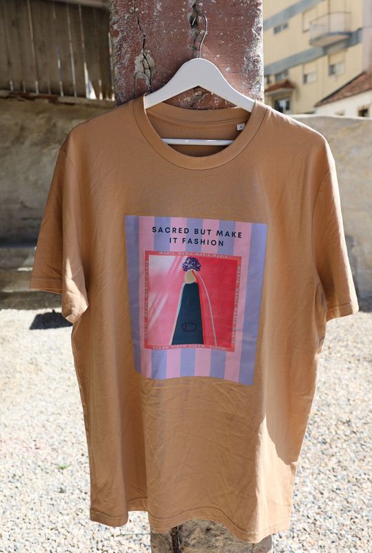 T-Shirt 'SACRED BUT MAKE IT FASHION'