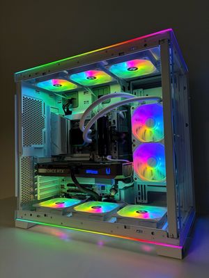 Gaming PC Ryzen 7/32GB RAM/2TB RTX 5070 GPU