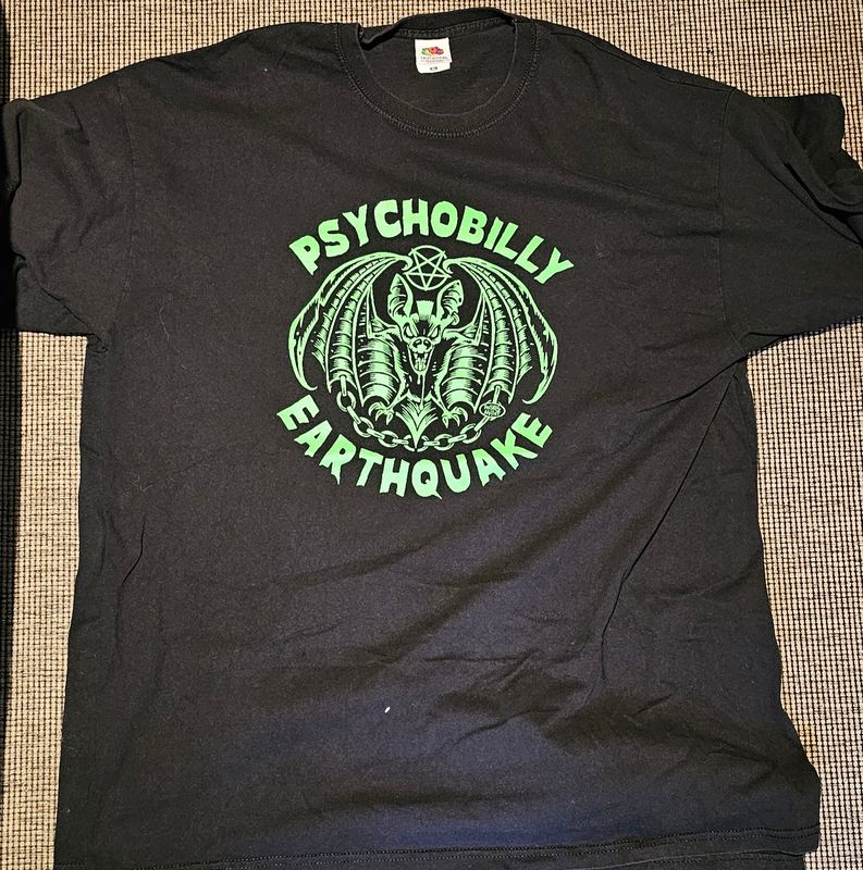 T-SHIRT - USED - PSYCHOBILLY EARTHQUAKE BAT GREEN - MEN SIZE &quot;XL&quot;