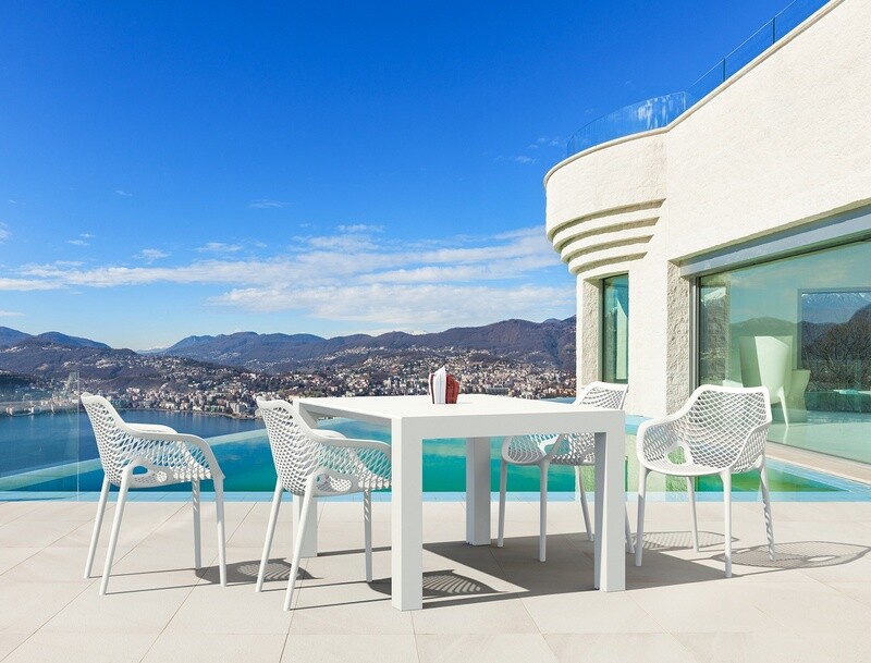 Vegas table
