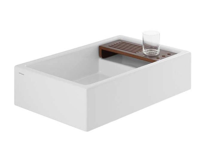 Comby, wash basin