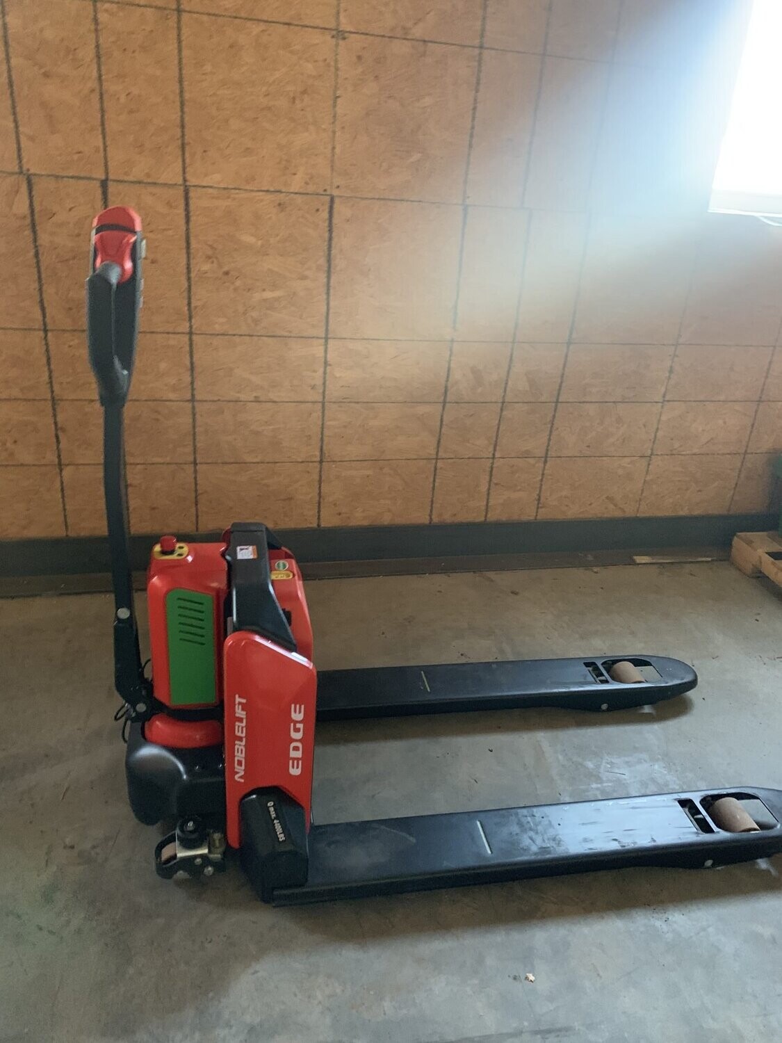 Noblelift Edge, 4,500 lbs. Electric Pallet Jack