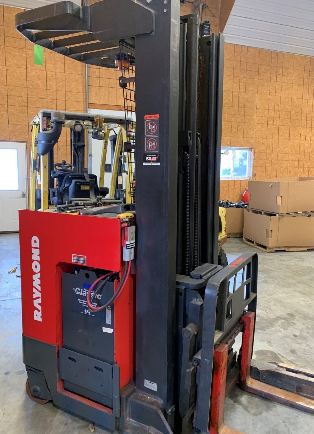 RAYMOND REACH TRUCK (269)