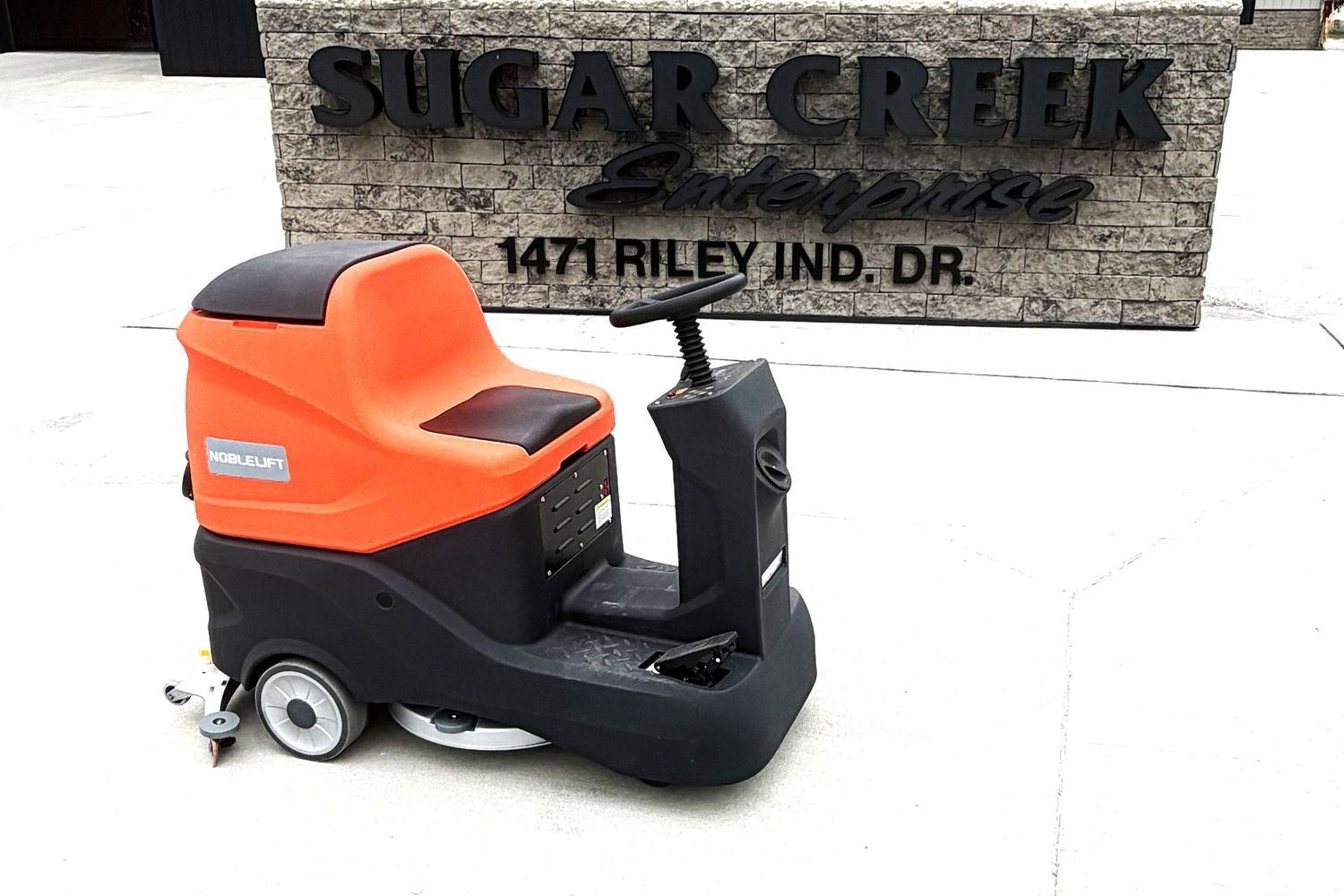 Noblelift NR530 Ride-On Scrubber