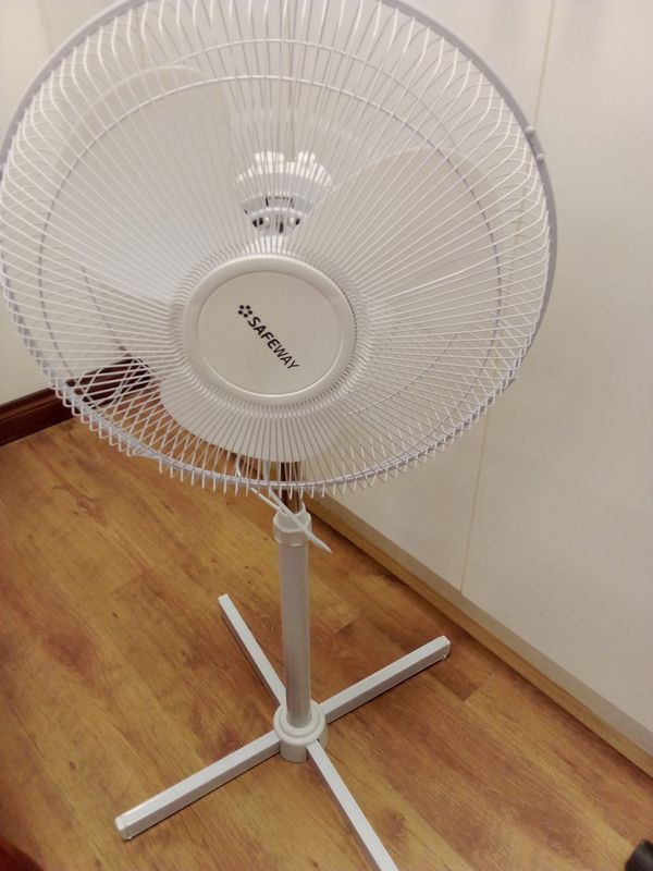 SAFEWAY STANDING FAN