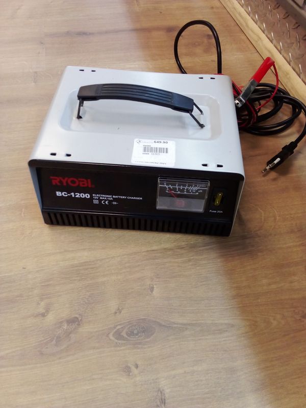 RYOBI BATTERY CHARGER