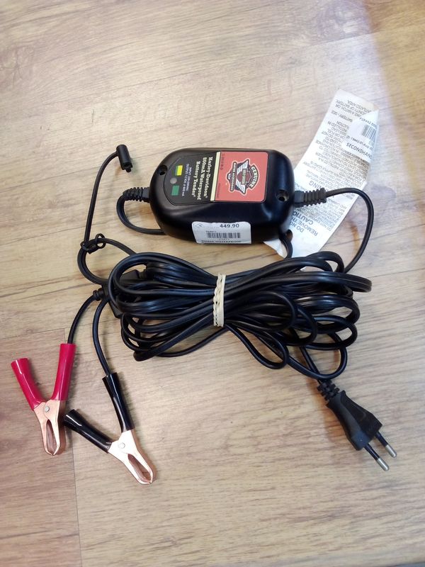 800MA WATERPROOF BATTERY CHARGER