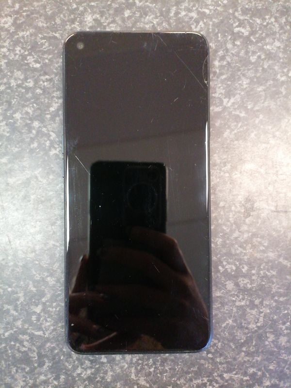 OPPO A74 5G 128GBIT HAS A CRACK ON THE CORNE)