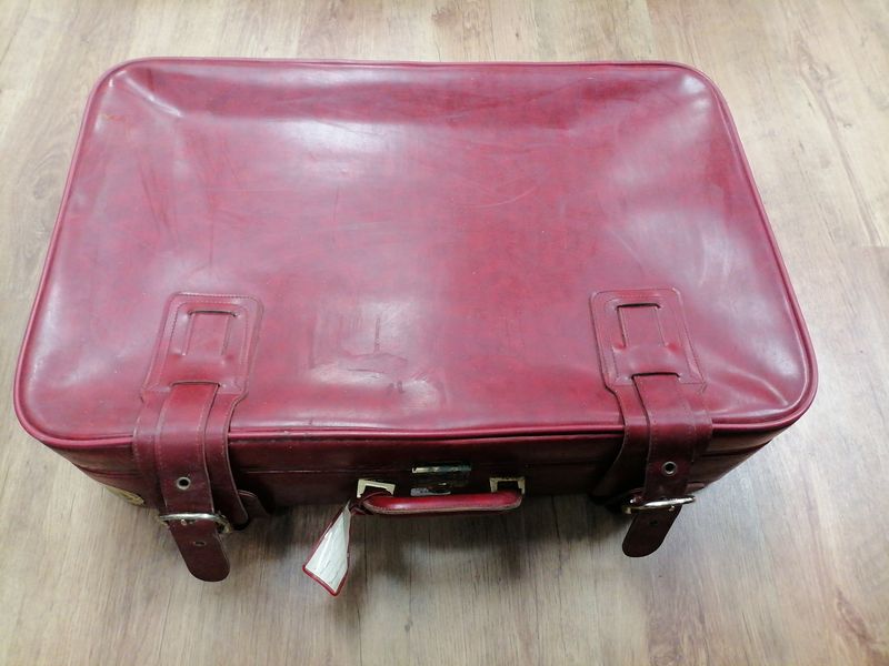 RED LEATHER VINTAGE SUITCASE