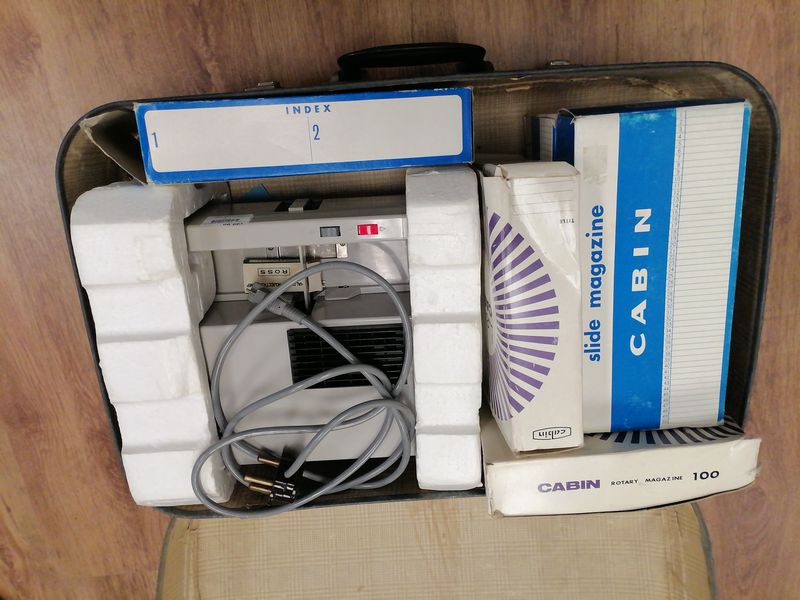CABIN 2000R SLIDE PROJECTOR