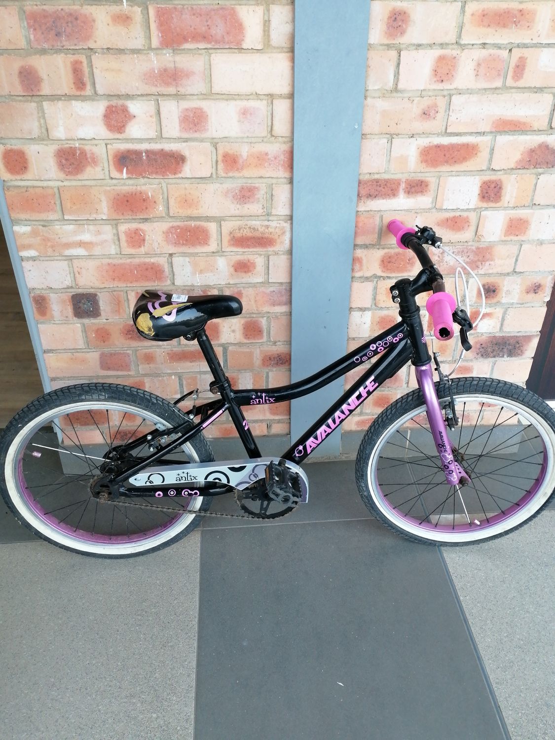 AVALANCHE 20 INCH BIKE