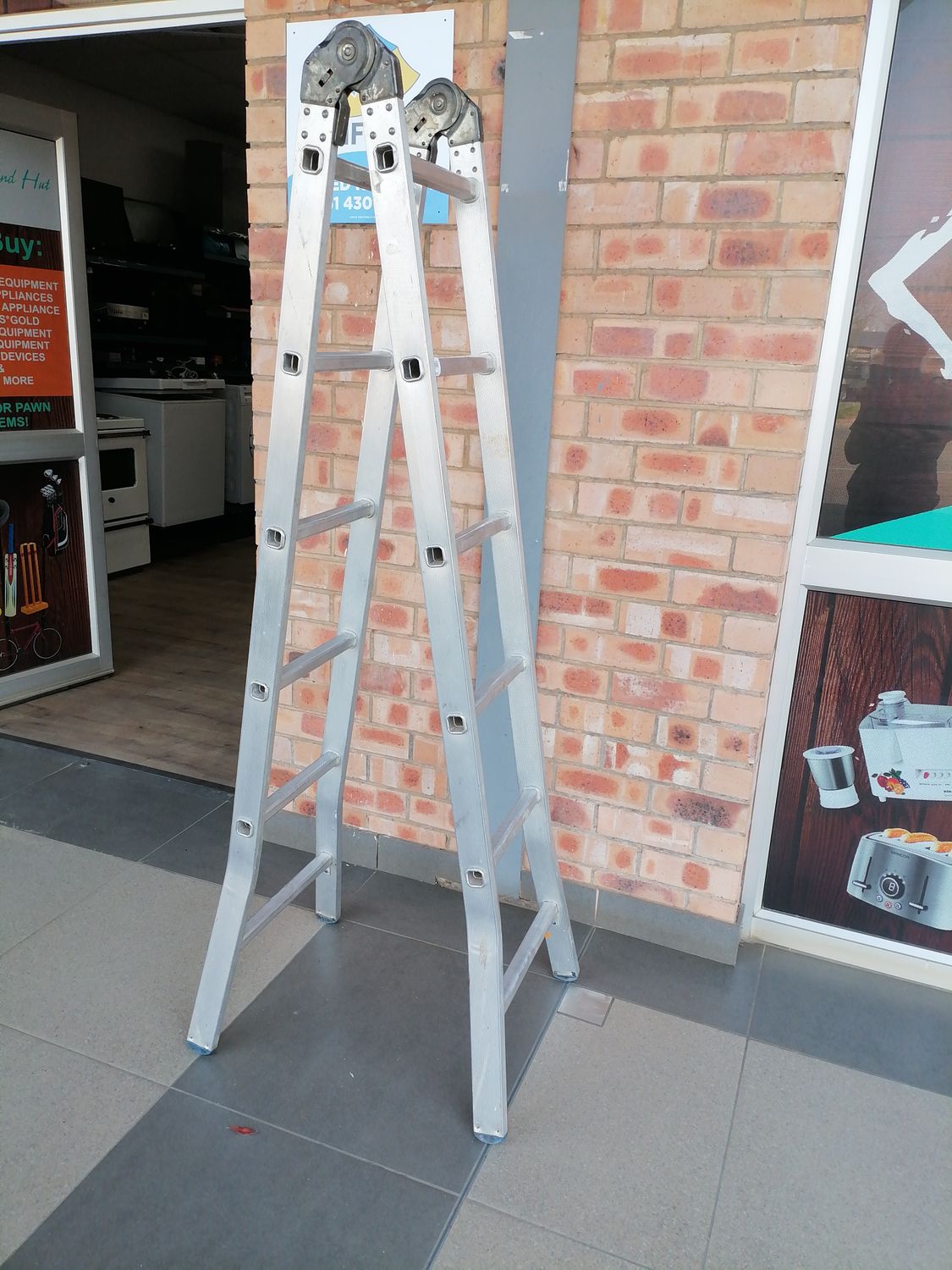 10 STEP LADDER